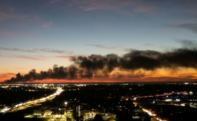 7 Orang Tewas Setelah Pesawat Kargo UPS Jatuh di Dekat Bandara Louisville AS